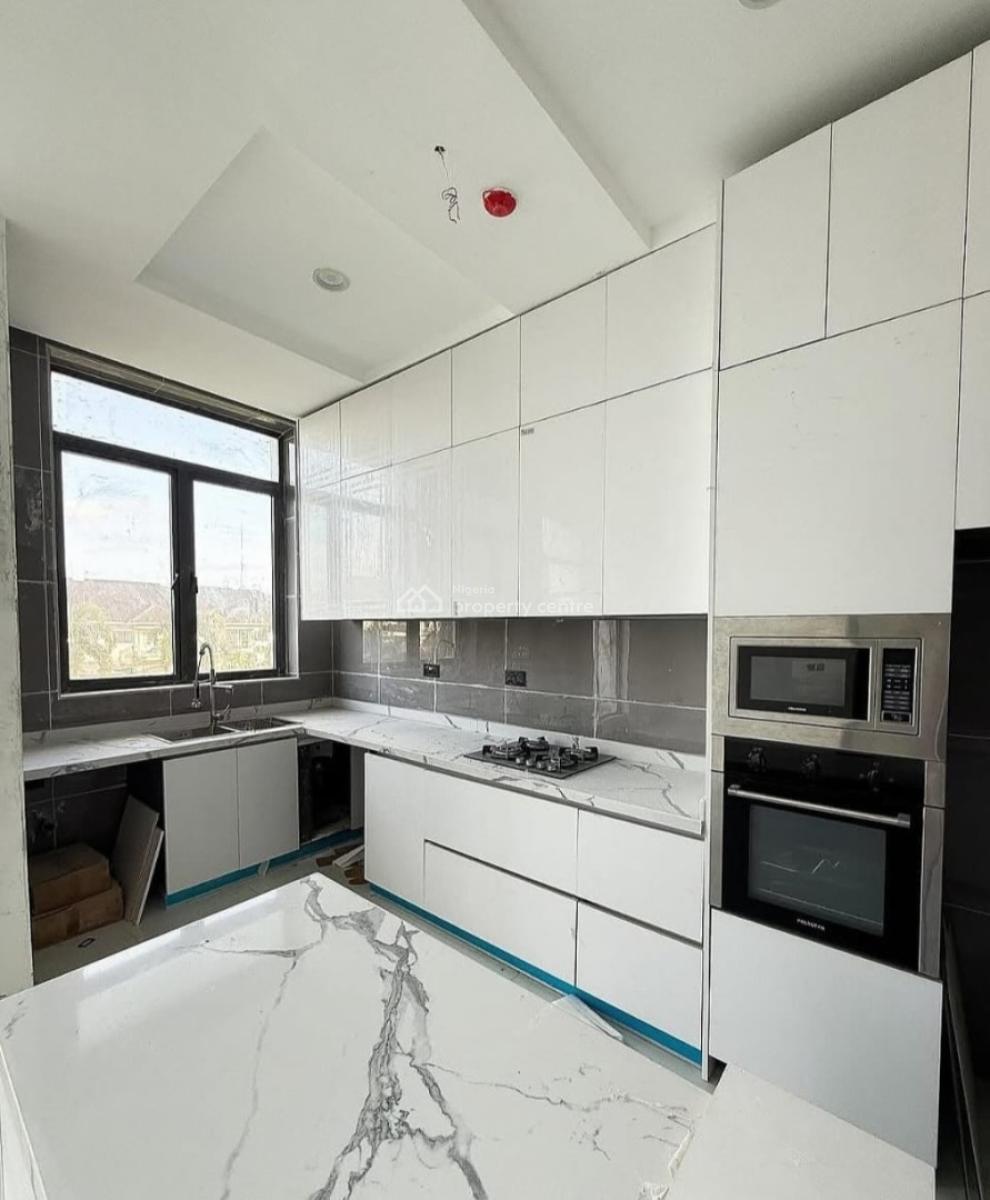 24/7 Power Supply Serviced 2 Bedroom En-suite Flat. It Will Come with, Lekki Phase 1, Lekki, Lagos, Flat / Apartment for Rent