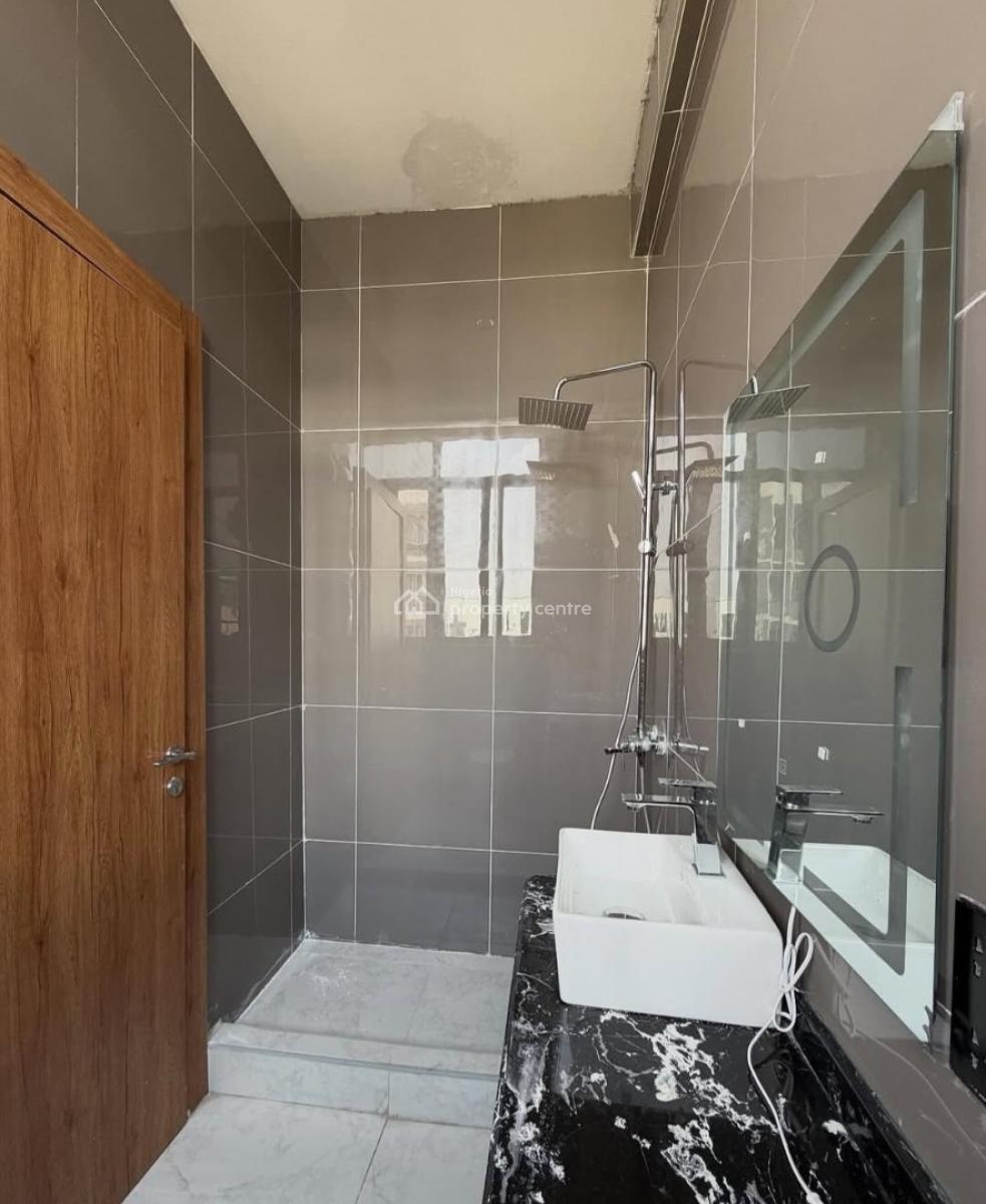 24/7 Power Supply Serviced 2 Bedroom En-suite Flat. It Will Come with, Lekki Phase 1, Lekki, Lagos, Flat / Apartment for Rent