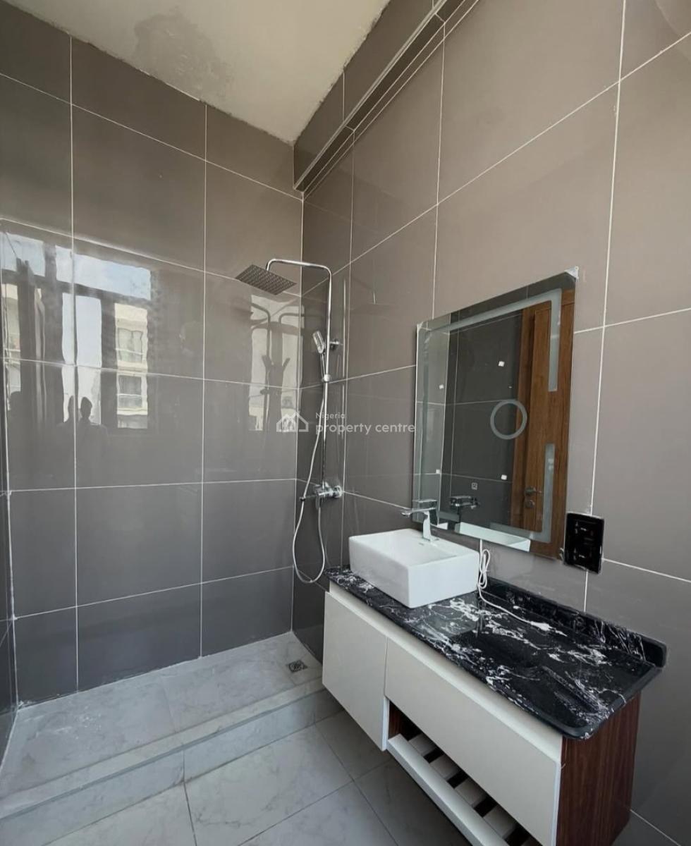 24/7 Power Supply Serviced 2 Bedroom En-suite Flat. It Will Come with, Lekki Phase 1, Lekki, Lagos, Flat / Apartment for Rent