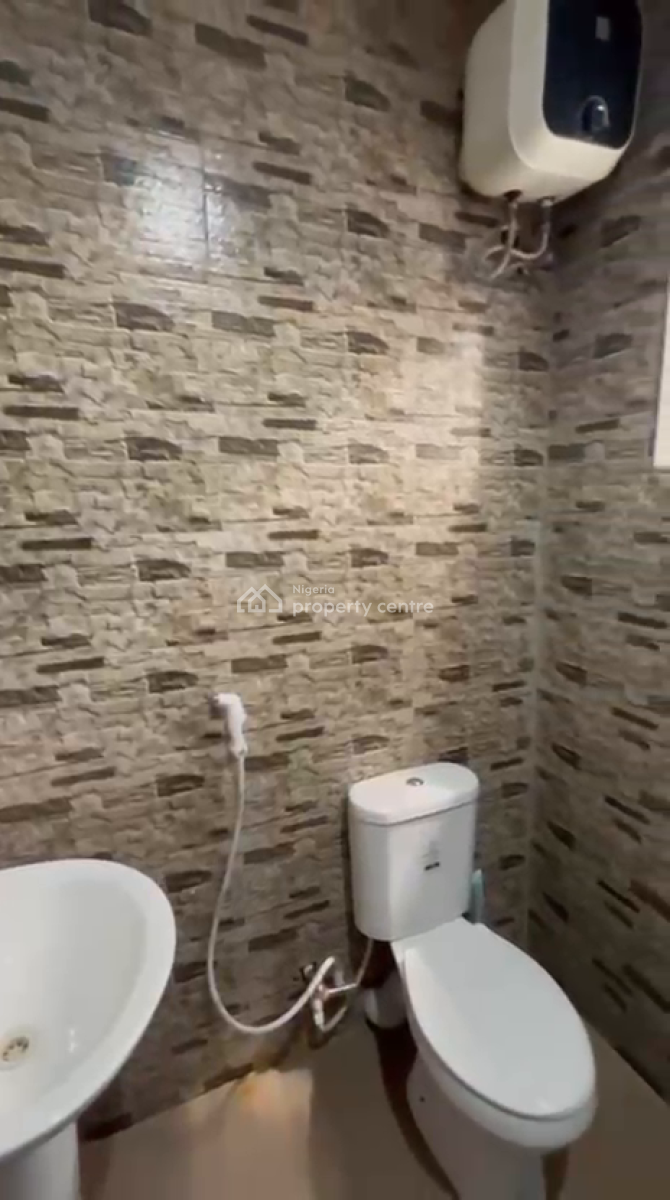 Nicely Furnished 3 Bedroom Apartment, Magodo, Lagos, Flat / Apartment Short Let