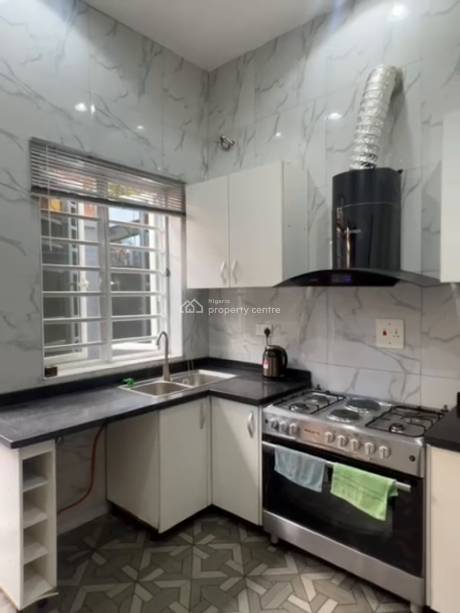 Nicely Furnished 3 Bedroom Apartment, Magodo, Lagos, Flat / Apartment Short Let