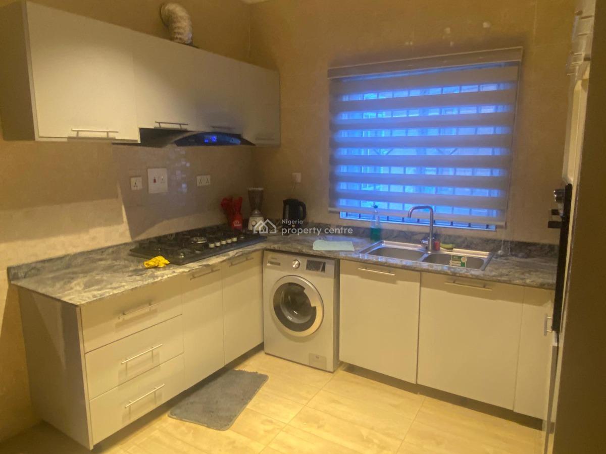 Nicely Furnished 2 Bedroom Apartment, Lekki Phase 1, Lekki, Lagos, Flat / Apartment Short Let