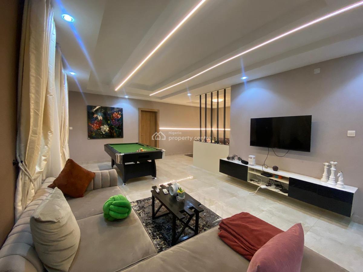 Nicely Furnished 2 Bedroom Apartment, Lekki Phase 1, Lekki, Lagos, Flat / Apartment Short Let