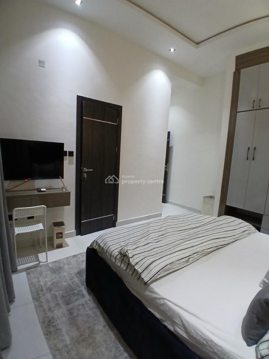 Tastefully Furnished and Fully Fitted and Serviced 2 Bedroom En-suite, Lekki Phase 1, Lekki, Lagos, Flat / Apartment for Rent