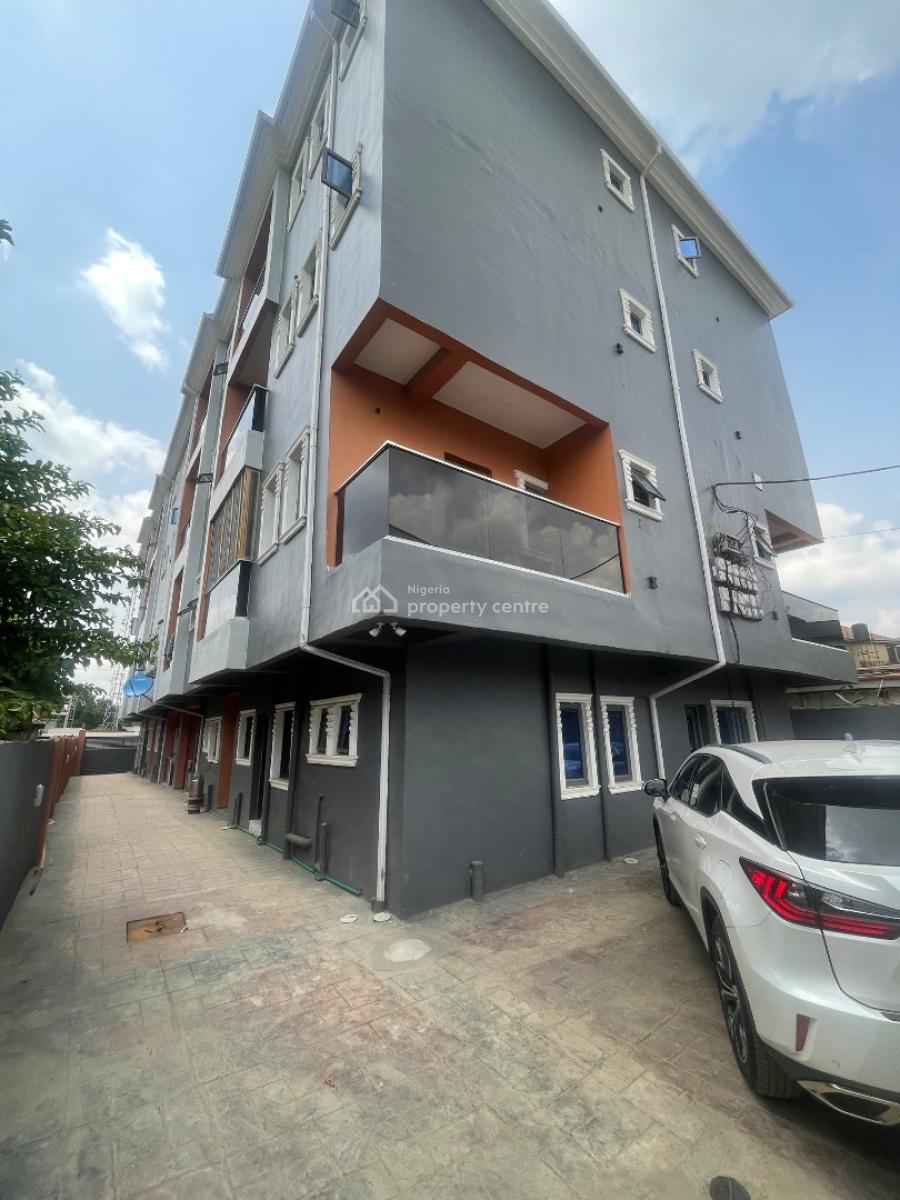 Spacious 2 Bedroom Apartment, Secured Community, Onike, Yaba, Lagos, Flat / Apartment for Rent