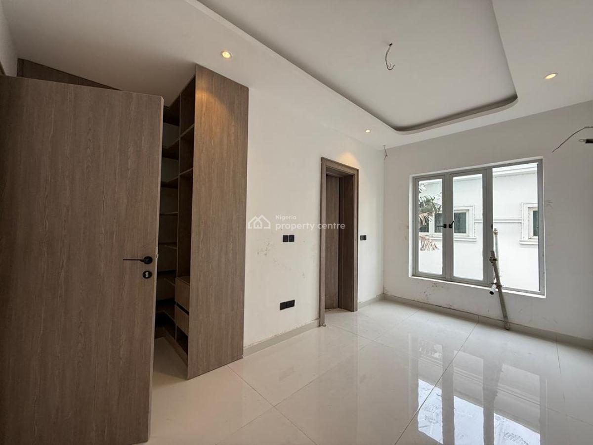 Fully Serviced 2 Bedroom Apartment, Lekki Phase 1, Lekki, Lagos, Flat / Apartment for Sale