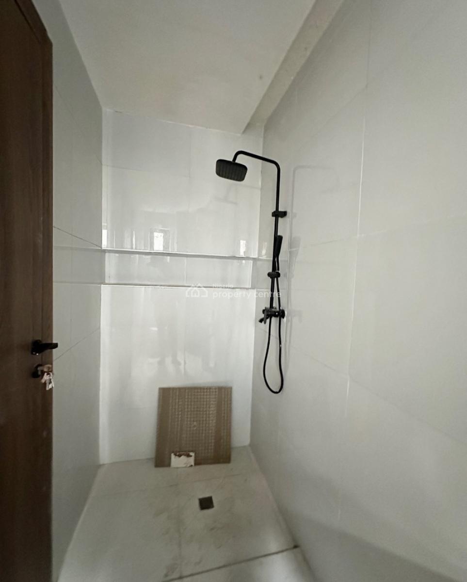 Lovely 3 Bedroom Apartment with Bq, Lekki Phase 1, Lekki Phase 1, Lekki, Lagos, Block of Flats for Sale