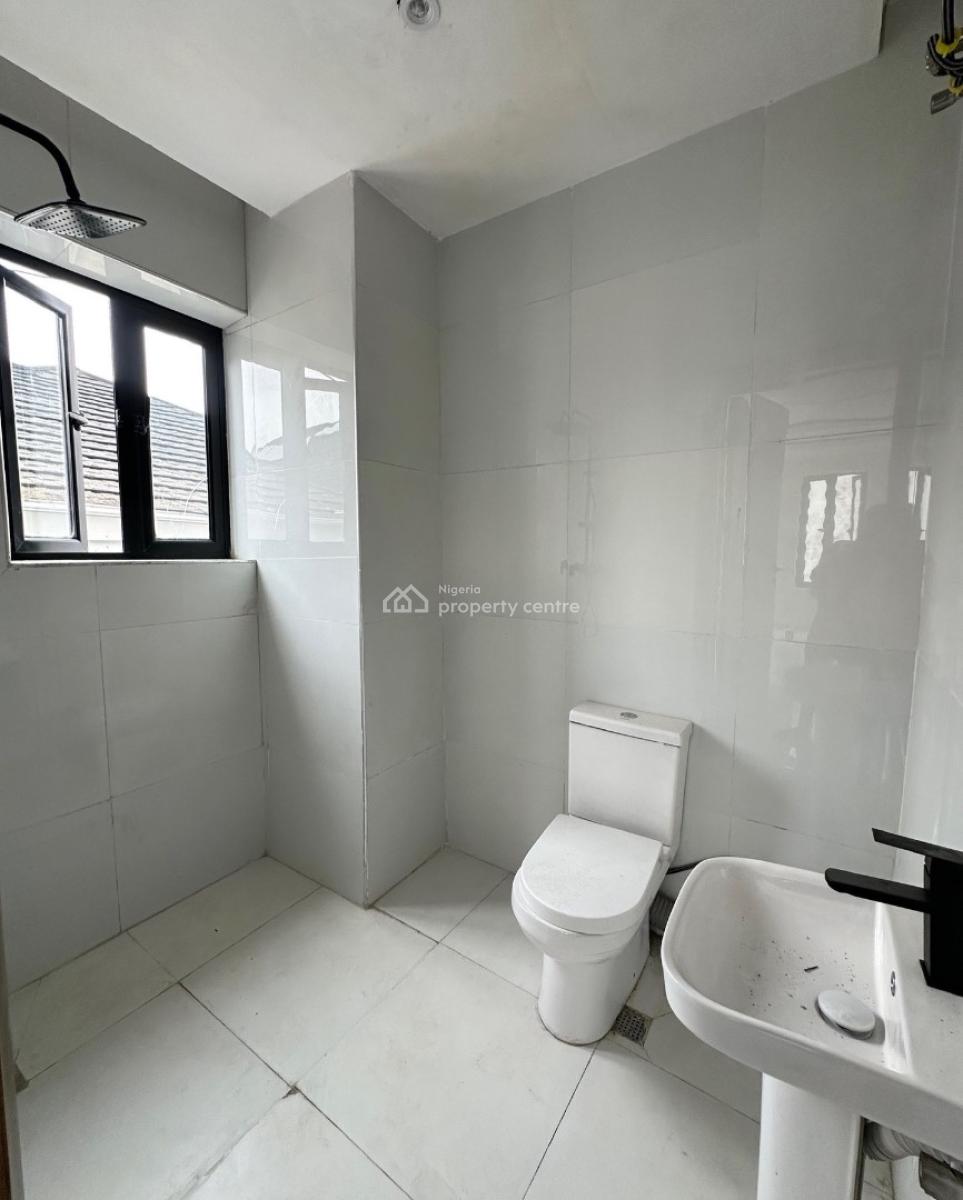 Lovely 3 Bedroom Apartment with Bq, Lekki Phase 1, Lekki Phase 1, Lekki, Lagos, Block of Flats for Sale