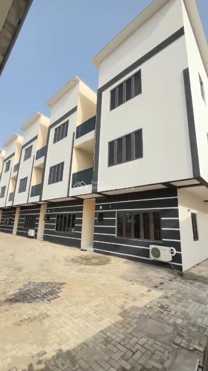 4bedrooms Terrace Duplex with Bq, Tarred Road, Guzape District, Abuja, Terraced Duplex for Rent