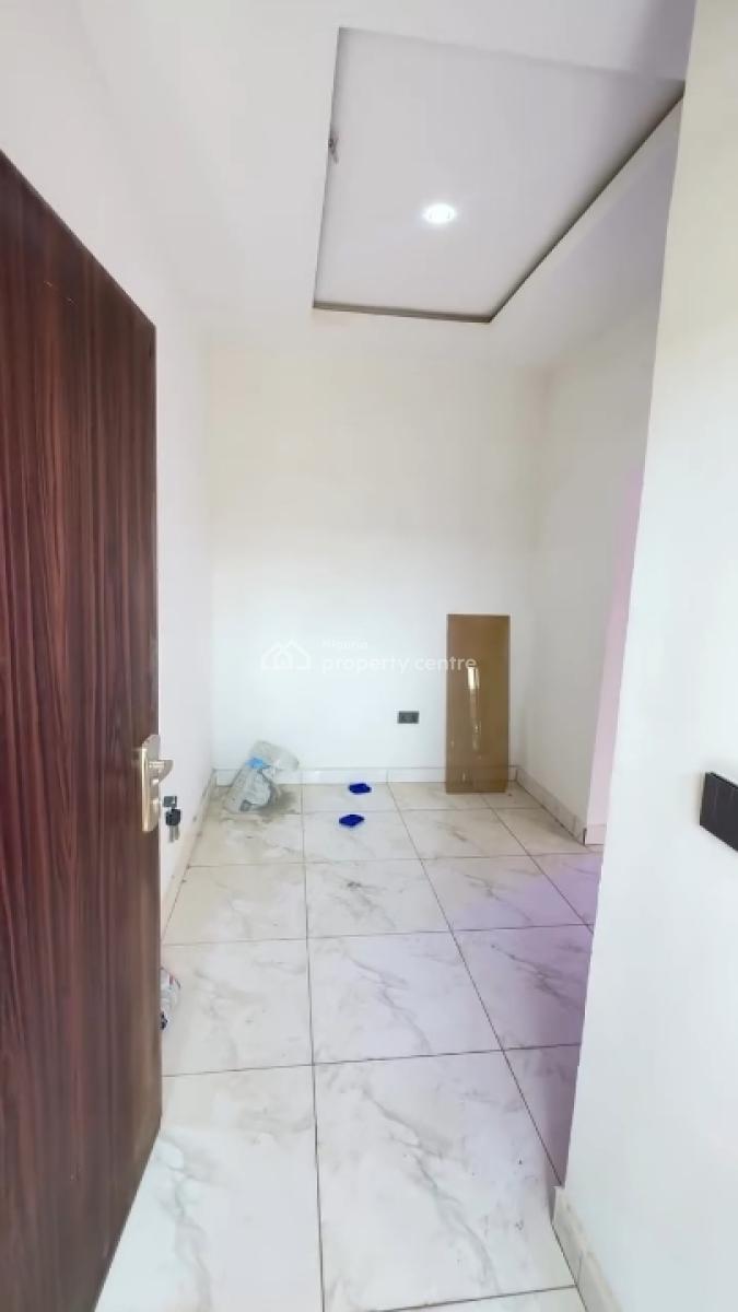 4bedrooms Terrace Duplex with Bq, Tarred Road, Guzape District, Abuja, Terraced Duplex for Rent