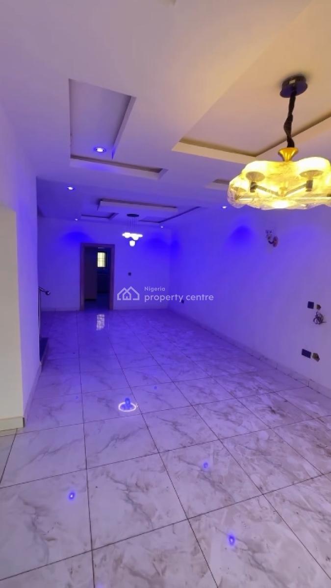 4bedrooms Terrace Duplex with Bq, Tarred Road, Guzape District, Abuja, Terraced Duplex for Rent