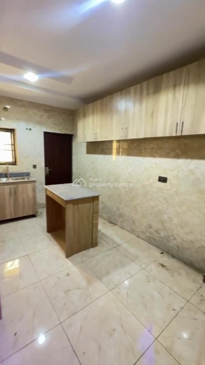 4bedrooms Terrace Duplex with Bq, Tarred Road, Guzape District, Abuja, Terraced Duplex for Rent