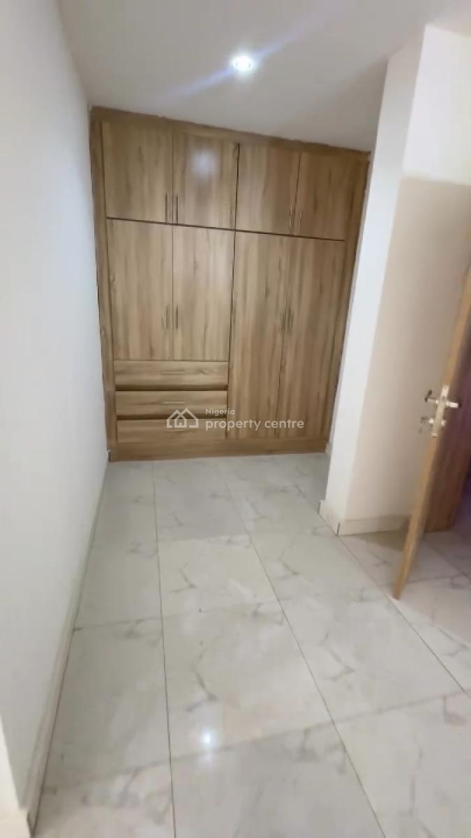 4bedrooms Terrace Duplex with Bq, Tarred Road, Guzape District, Abuja, Terraced Duplex for Rent