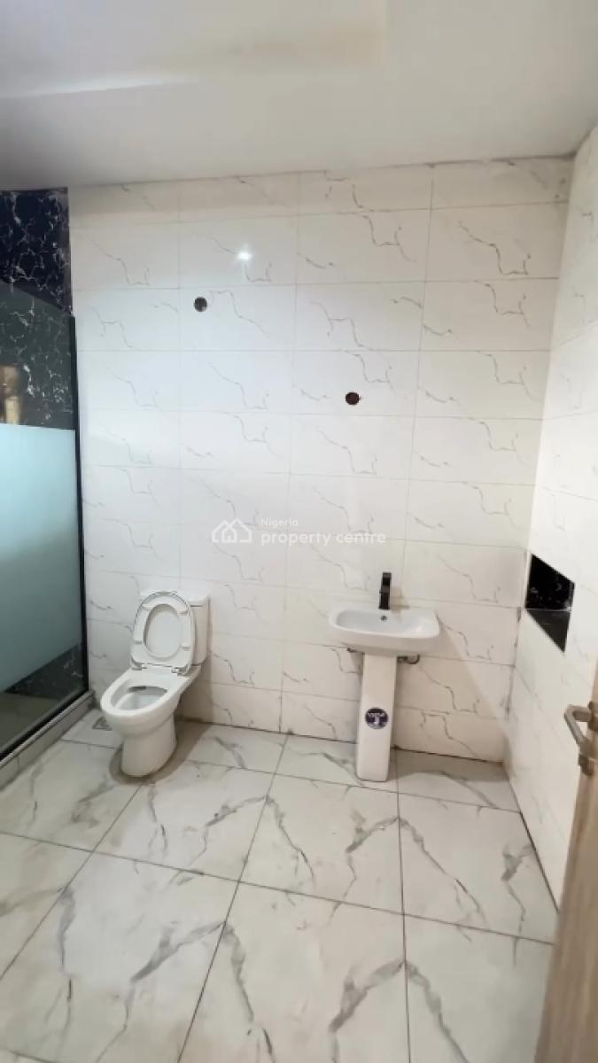 4bedrooms Terrace Duplex with Bq, Tarred Road, Guzape District, Abuja, Terraced Duplex for Rent