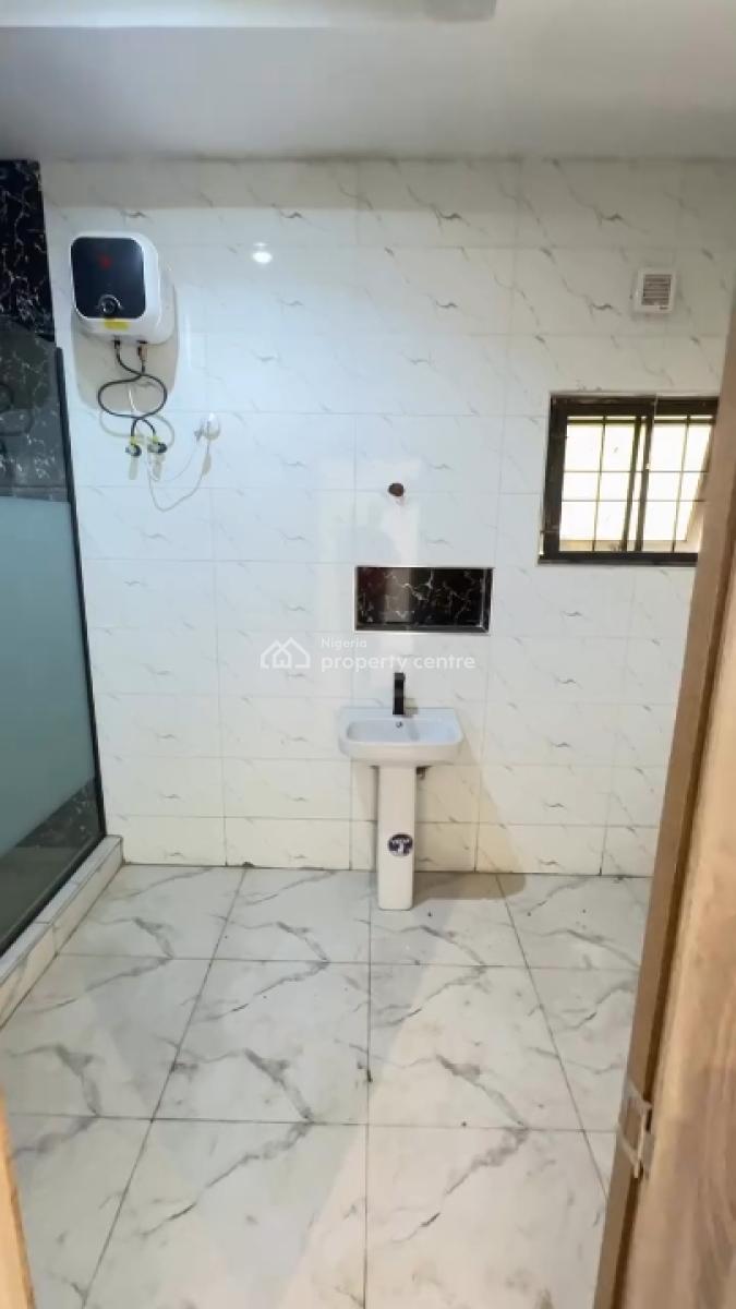 4bedrooms Terrace Duplex with Bq, Tarred Road, Guzape District, Abuja, Terraced Duplex for Rent