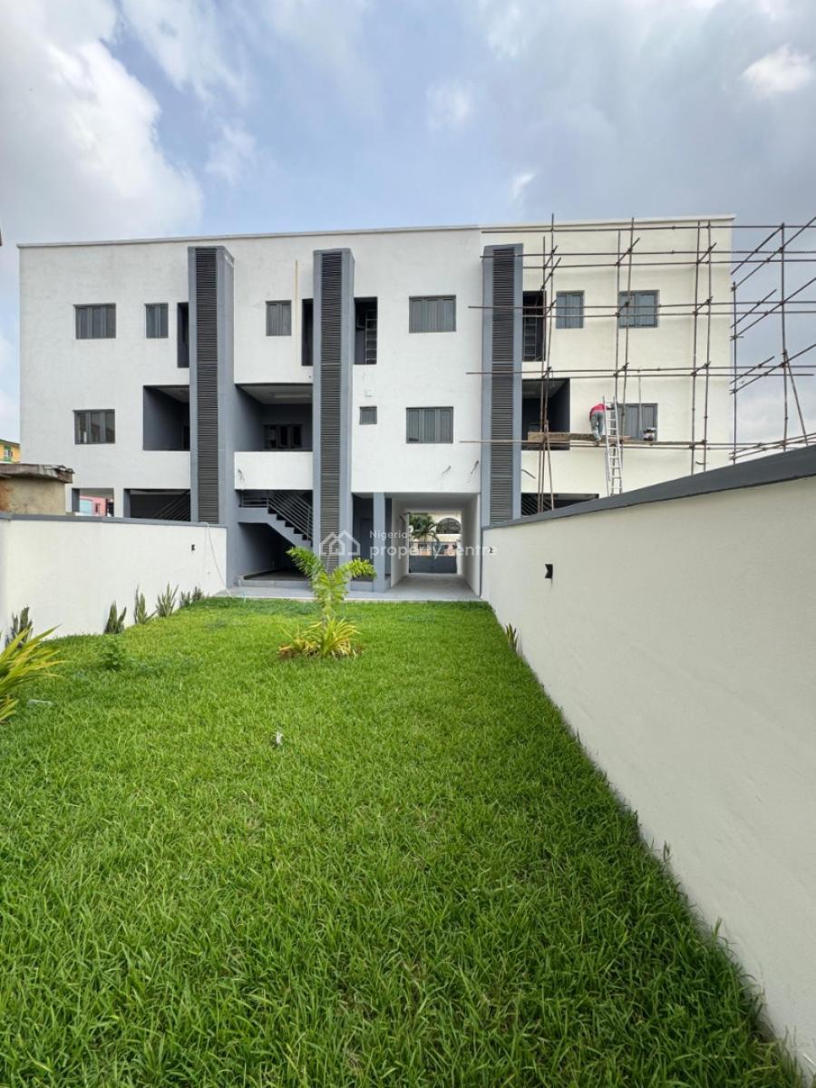 Stunning 4 Bedroom Terrace Duplex with Bq and Spacious Compound, Obanikoroo, Shomolu, Lagos, Terraced Duplex for Sale