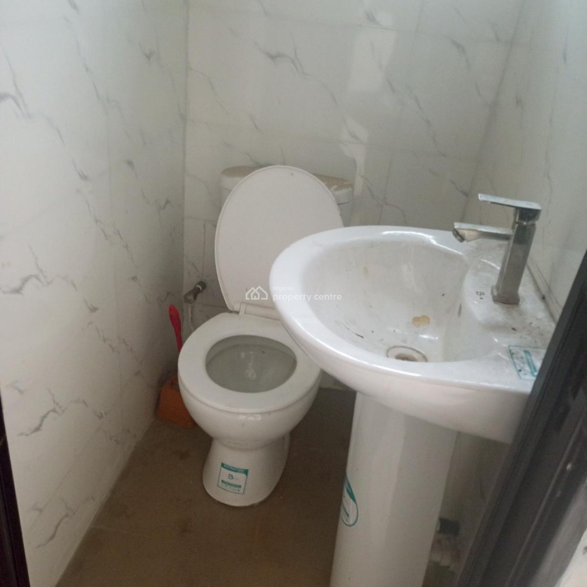 Standard and Sharp 3bedroom Apartment, Mobil Road Ilaje Ajah, Ilaje, Ajah, Lagos, Flat / Apartment for Rent