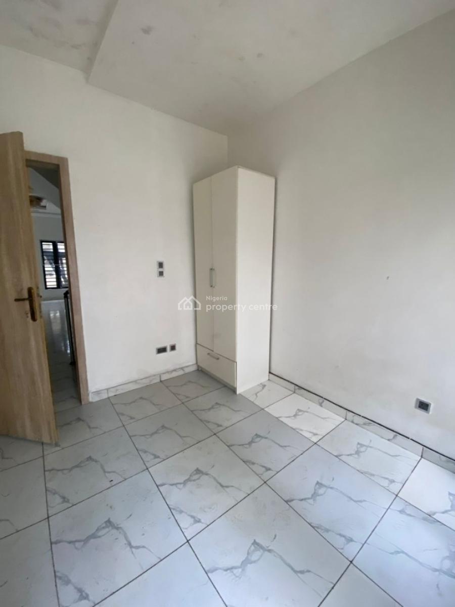 Single Room Downstairs Sharing Kitchen with 1 Person, Orchid Road, Lekki, Lagos, Self Contain (single Rooms) for Rent