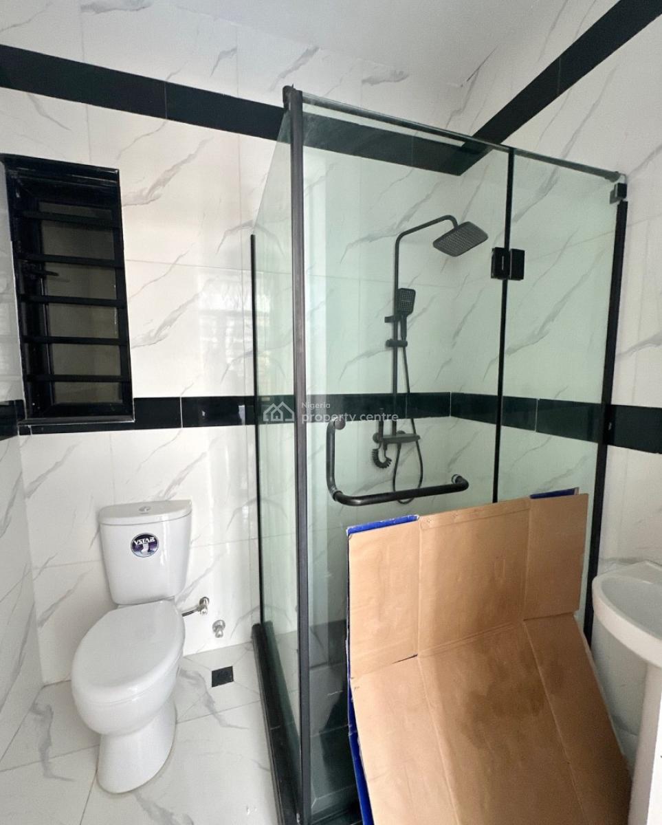 Lovely 2 Bedroom Apartment with Bq, Lekki Phase 1, Lekki Phase 1, Lekki, Lagos, Block of Flats for Sale