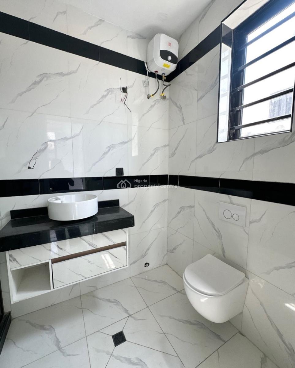 Lovely 2 Bedroom Apartment with Bq, Lekki Phase 1, Lekki Phase 1, Lekki, Lagos, Block of Flats for Sale