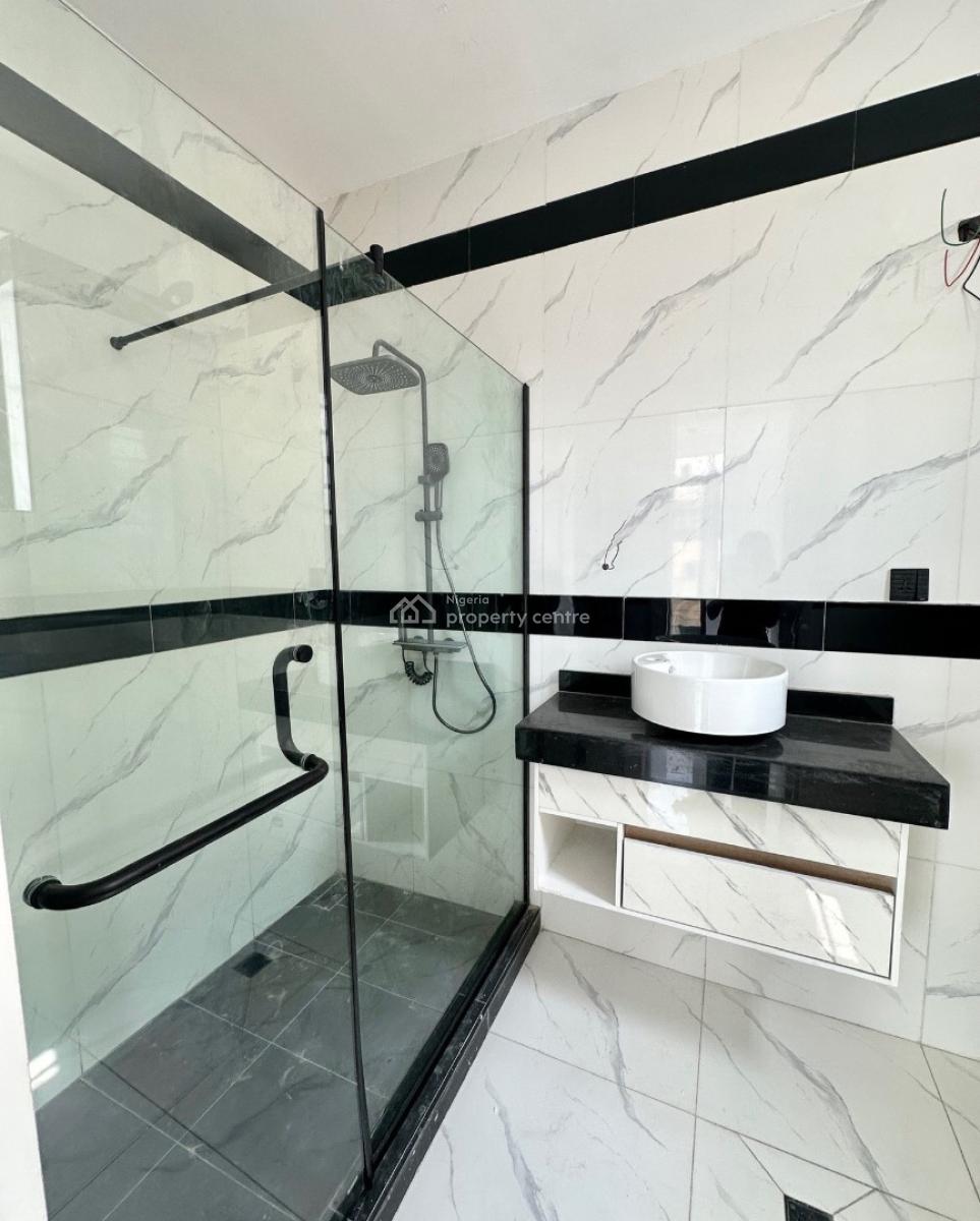 Lovely 2 Bedroom Apartment with Bq, Lekki Phase 1, Lekki Phase 1, Lekki, Lagos, Block of Flats for Sale