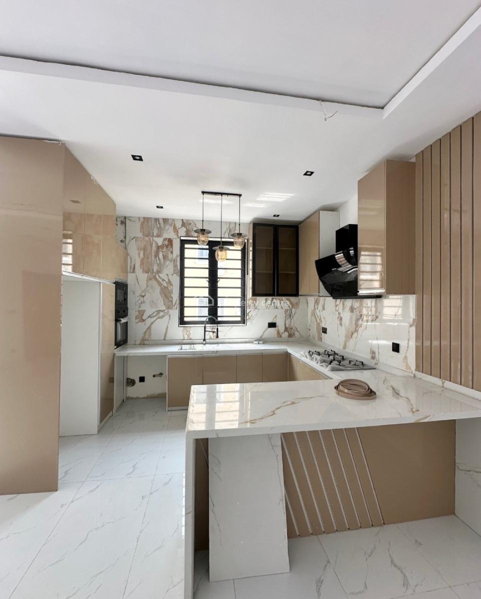 Lovely 2 Bedroom Apartment with Bq, Lekki Phase 1, Lekki Phase 1, Lekki, Lagos, Block of Flats for Sale