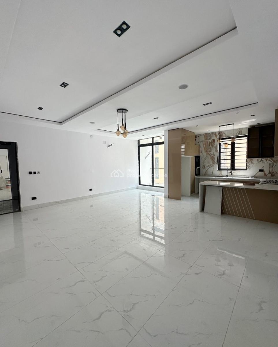 Lovely 2 Bedroom Apartment with Bq, Lekki Phase 1, Lekki Phase 1, Lekki, Lagos, Block of Flats for Sale