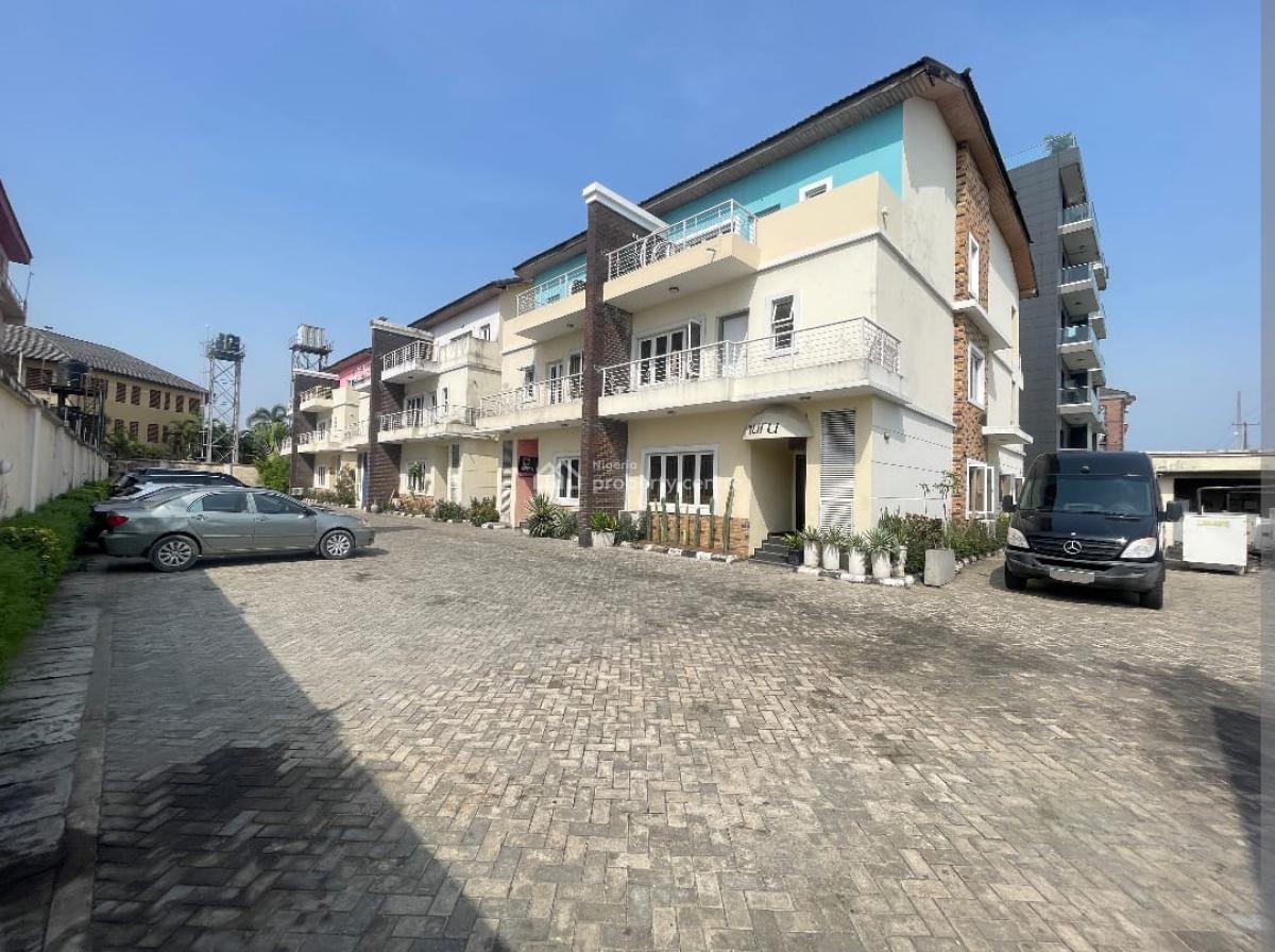 Spacious 4bedroom, Lekki Phase 1, Lekki, Lagos, Commercial Property for Rent