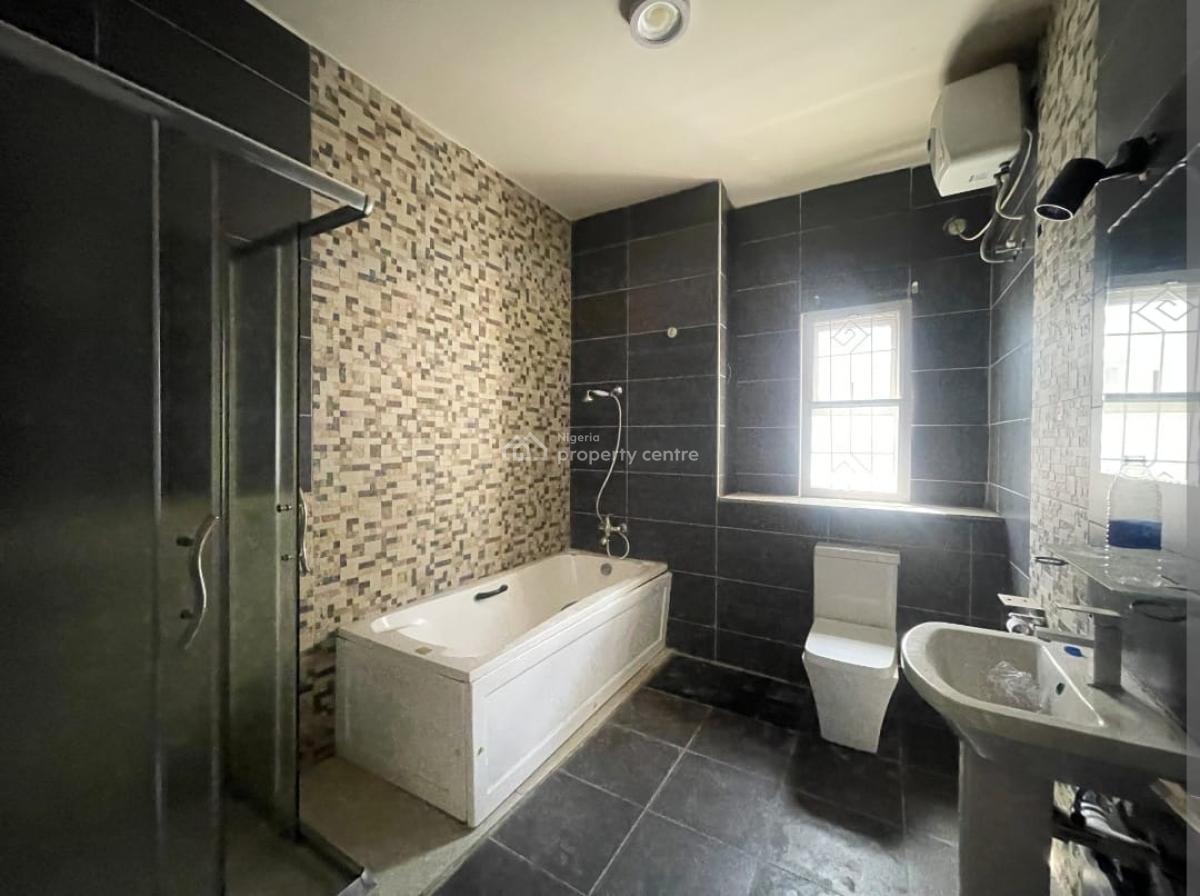 Spacious 4bedroom, Lekki Phase 1, Lekki, Lagos, Commercial Property for Rent