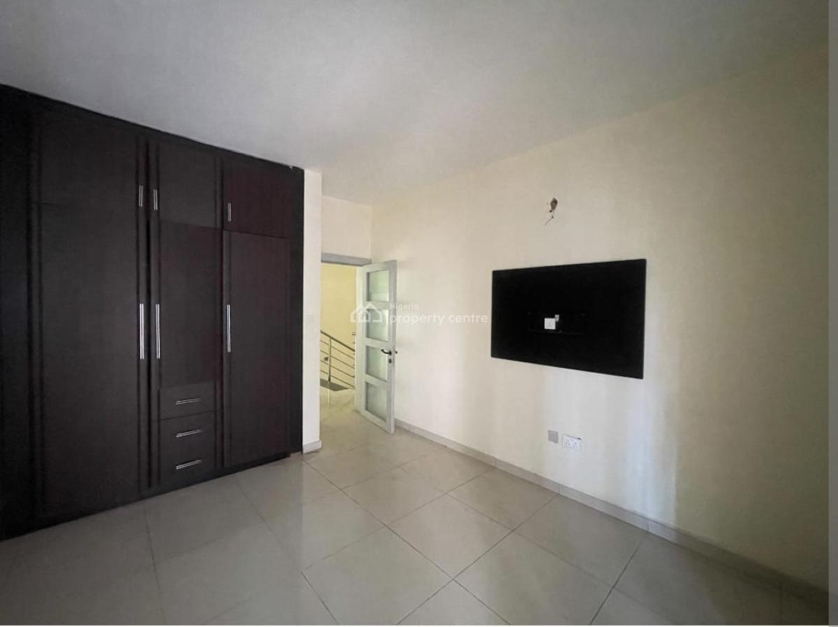 Spacious 4bedroom, Lekki Phase 1, Lekki, Lagos, Commercial Property for Rent