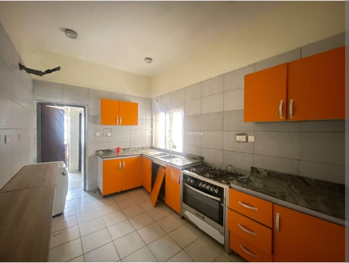 Spacious 4bedroom, Lekki Phase 1, Lekki, Lagos, Commercial Property for Rent