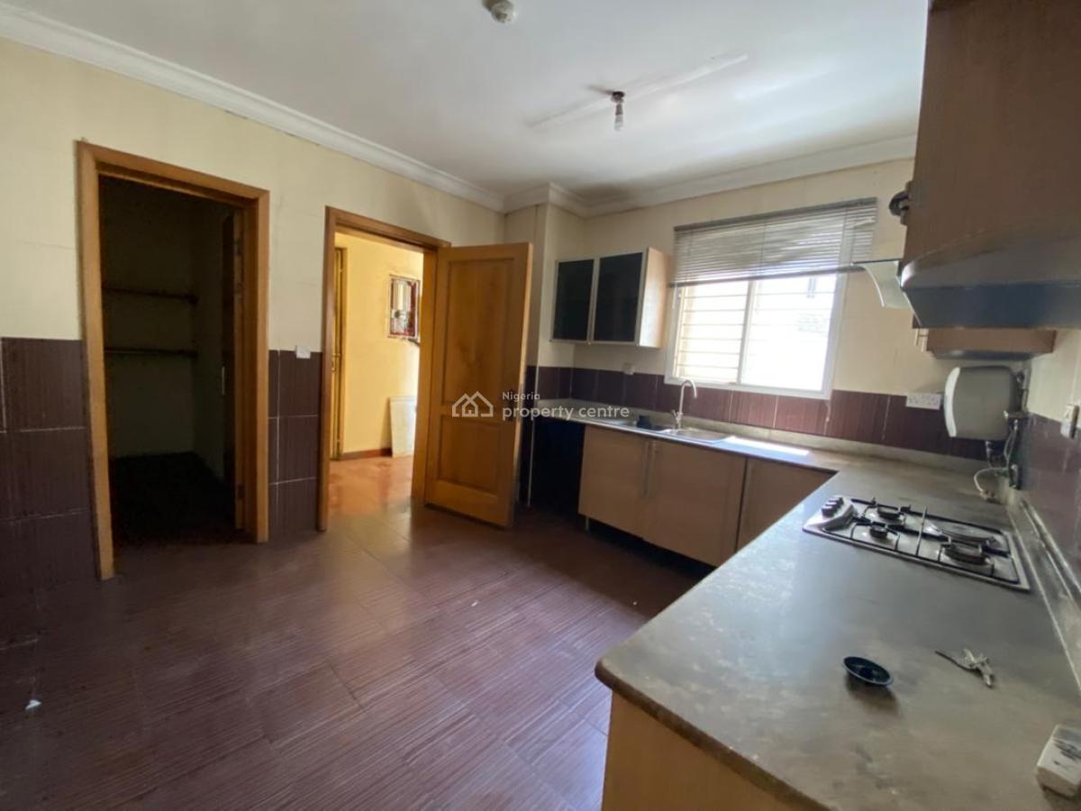 Specials 3bedroom Apartment with a Bq, Lekki Phase 1, Lekki, Lagos, Flat / Apartment for Rent