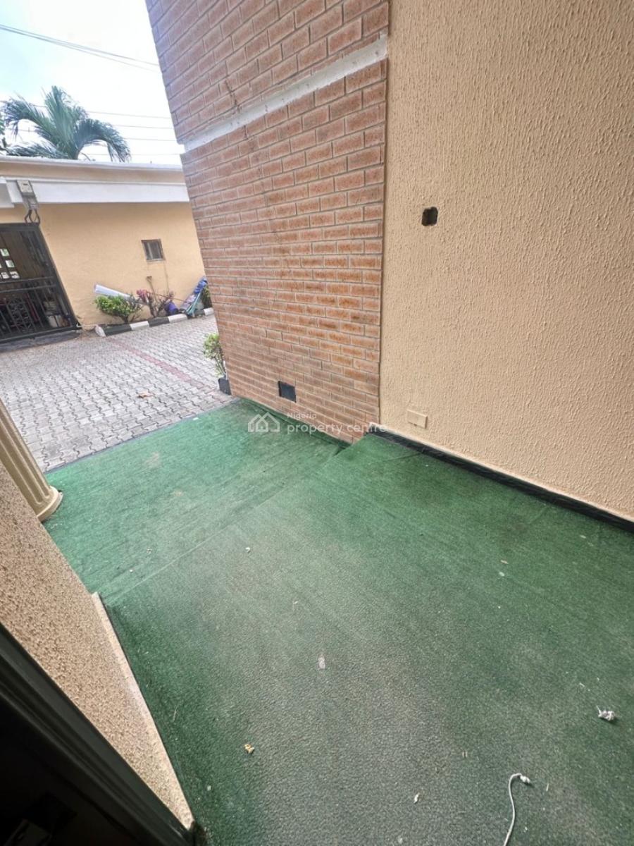 4 Bedroom Flat with 4 Toilets on The Ground Floor, Lekki Phase 1, Lekki, Lagos, Flat / Apartment for Rent