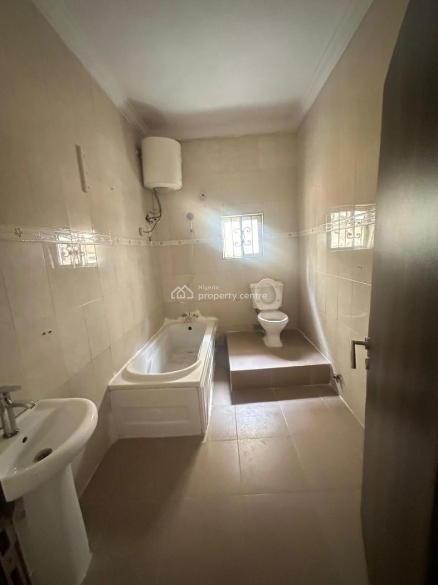 4 Bedroom Flat with 4 Toilets on The Ground Floor, Lekki Phase 1, Lekki, Lagos, Flat / Apartment for Rent