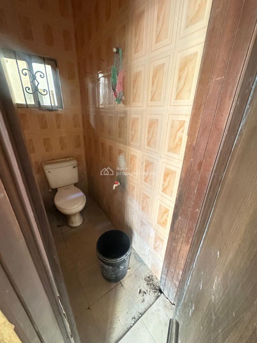 4 Bedroom Flat with 4 Toilets on The Ground Floor, Lekki Phase 1, Lekki, Lagos, Flat / Apartment for Rent