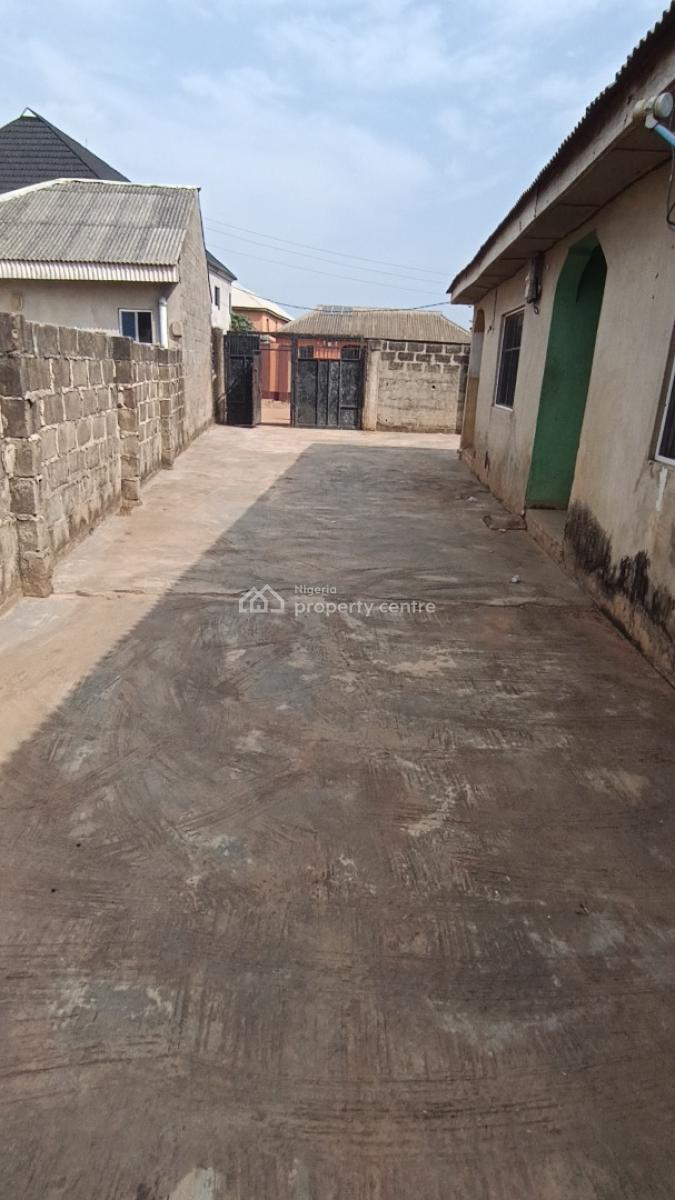 Renovated Room and Parlor Self Contain, Itele Ogun State Close to Ayobo Lagos, Ado-odo/ota, Ogun, Mini Flat (room and Parlour) for Rent