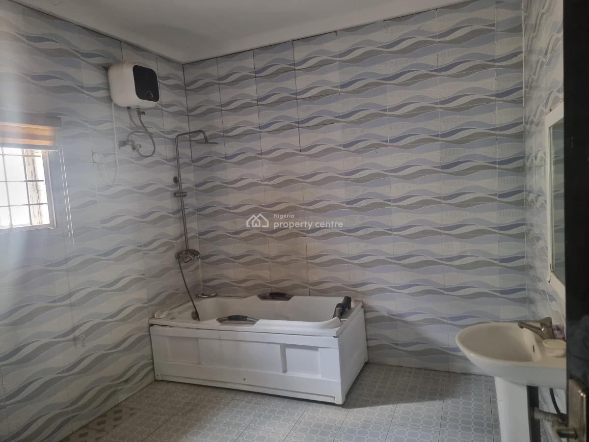 Excellent Spacious 4 Bedrooms Duplex with Bq, Lugbe District, Abuja, Detached Duplex for Rent