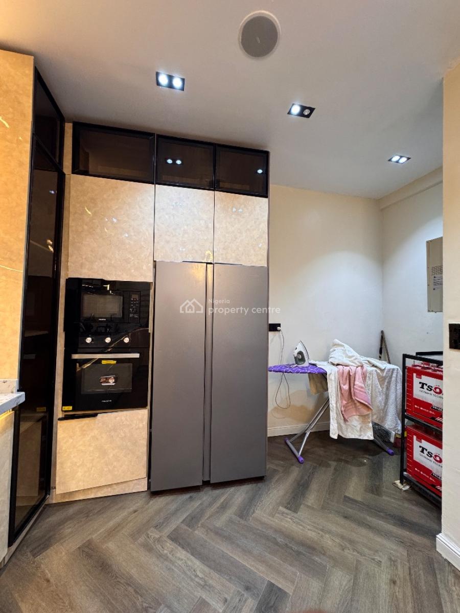 Beautiful Fully Furnished 3bedroom Apartment with Inverter, Pool &gym, Lekki Phase 1, Lekki, Lagos, Block of Flats for Sale