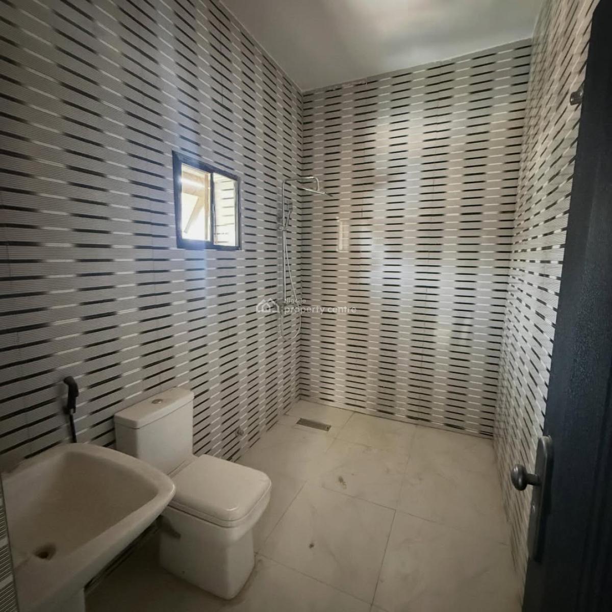 6 Bedroom Semi-detached Duplex   1 Room Bathroom, Guzape District, Abuja, Semi-detached Duplex for Sale