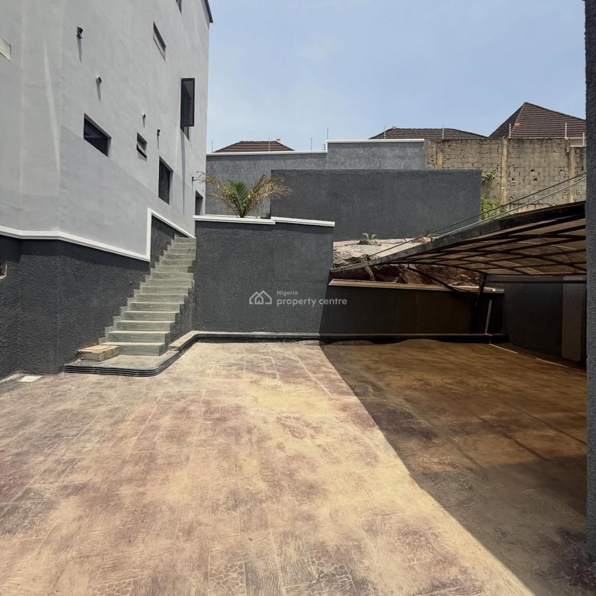 6 Bedroom Semi-detached Duplex   1 Room Bathroom, Guzape District, Abuja, Semi-detached Duplex for Sale