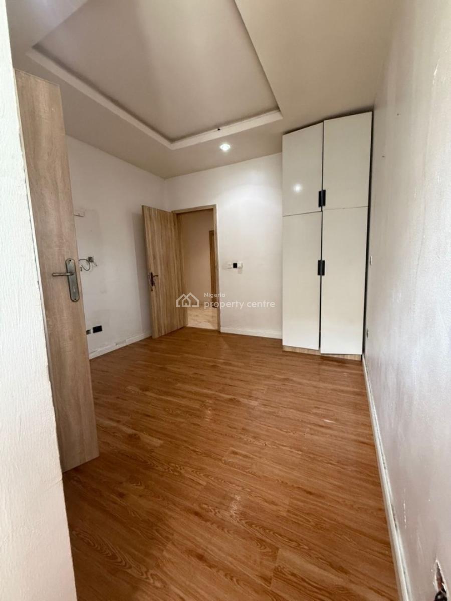 Single Room (upstairs) in a Secured Estate with Swimming Pool, Orchid Road, Lekki, Lagos, Flat / Apartment for Rent