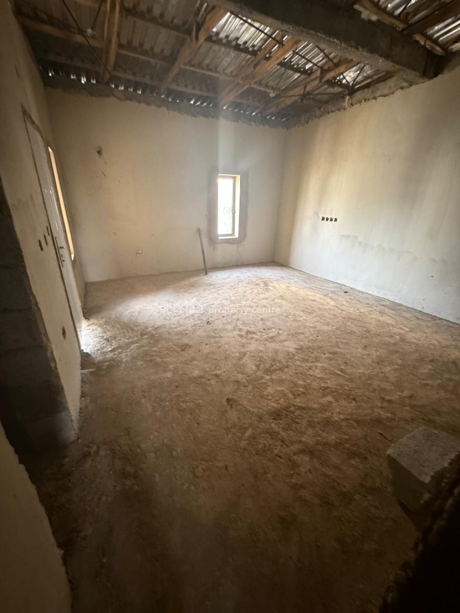 an Amazing Piece of Property in a Premium Neighborhood, Guzape District, Abuja, Terraced Duplex for Sale