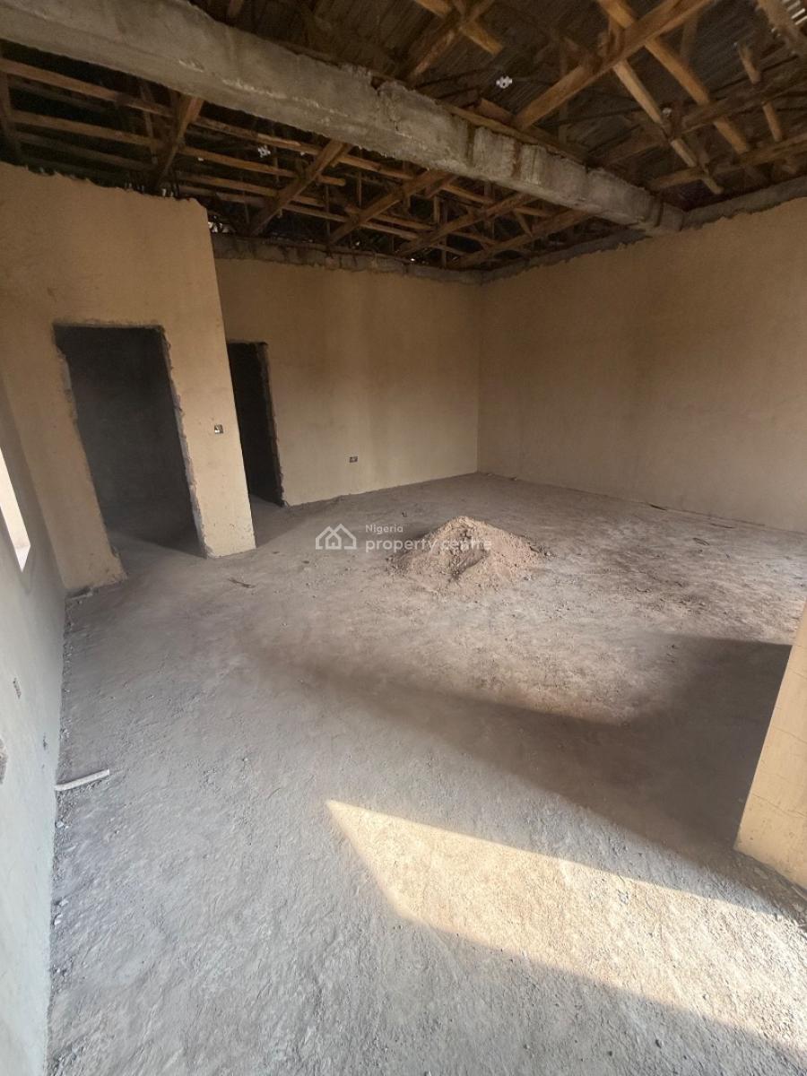 an Amazing Piece of Property in a Premium Neighborhood, Guzape District, Abuja, Terraced Duplex for Sale