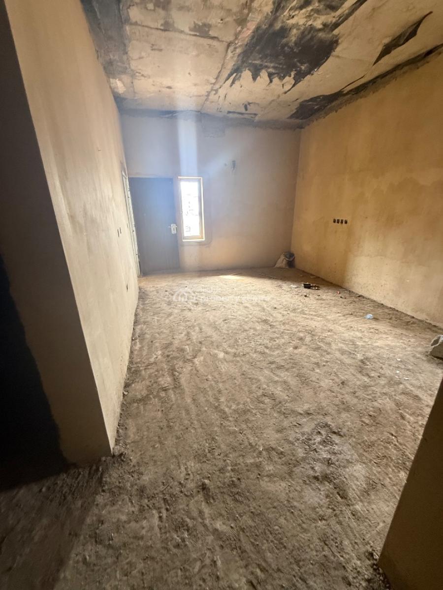 an Amazing Piece of Property in a Premium Neighborhood, Guzape District, Abuja, Terraced Duplex for Sale