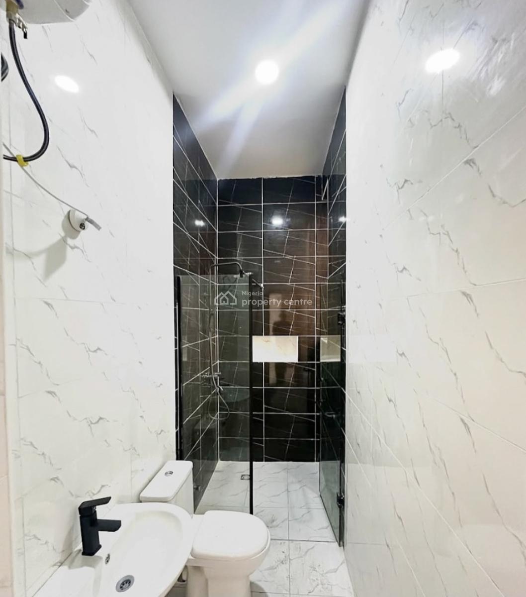 Serviced 2 Bedroom En-suite Flat with a Partly Open Fitted Kitchen, Co, Before Chevron Drive 2nd Toll Gate, Ologolo, Lekki, Lagos, Flat / Apartment for Rent