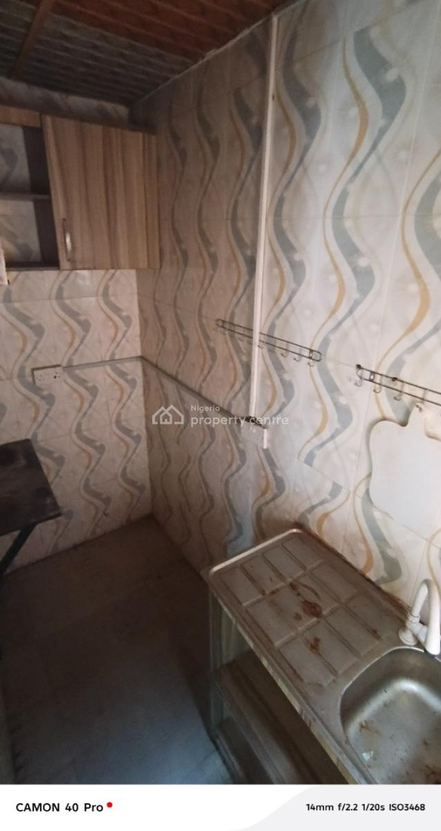 Executive One Room Self Contain, Akoka, Yaba, Lagos, Self Contain (single Rooms) for Rent