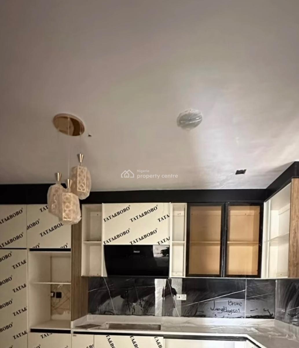 2 Bedroom Apartment, Lekki Phase 1, Lekki, Lagos, Flat / Apartment for Sale