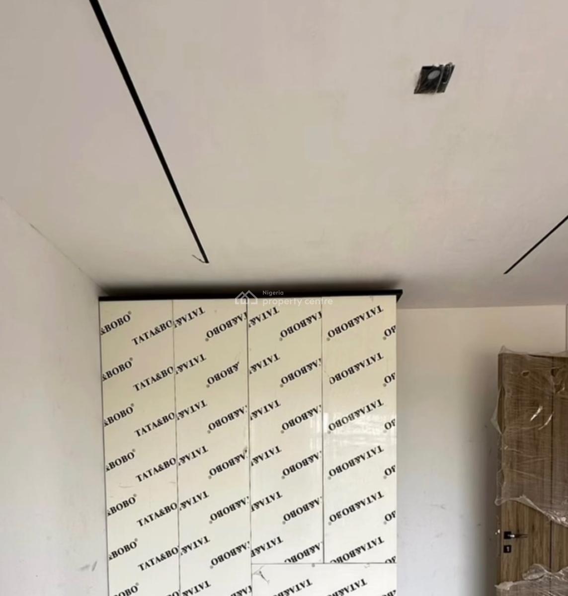 2 Bedroom Apartment, Lekki Phase 1, Lekki, Lagos, Flat / Apartment for Sale