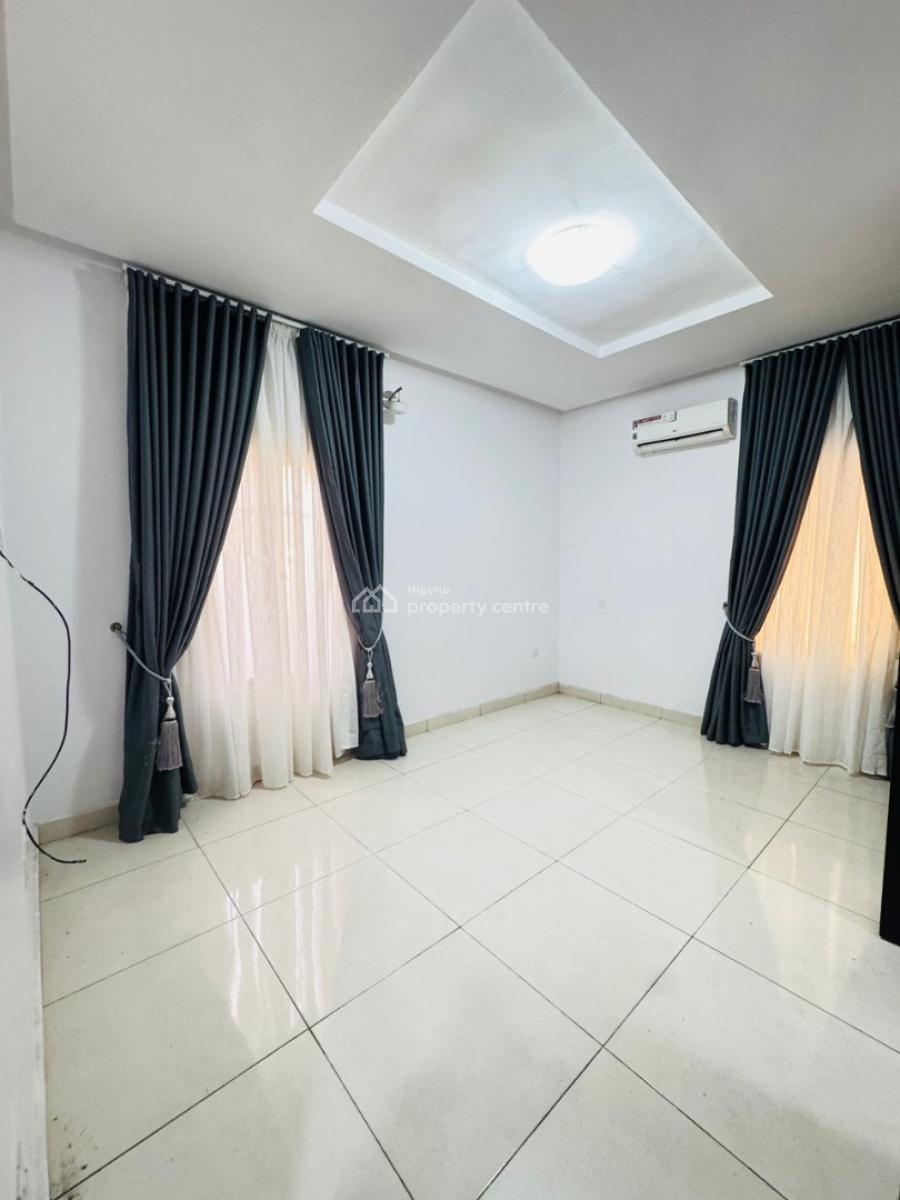 Exquisitely Built 2 Bedroom Apartment, Lekki Phase 1, Lekki, Lagos, Flat / Apartment for Rent
