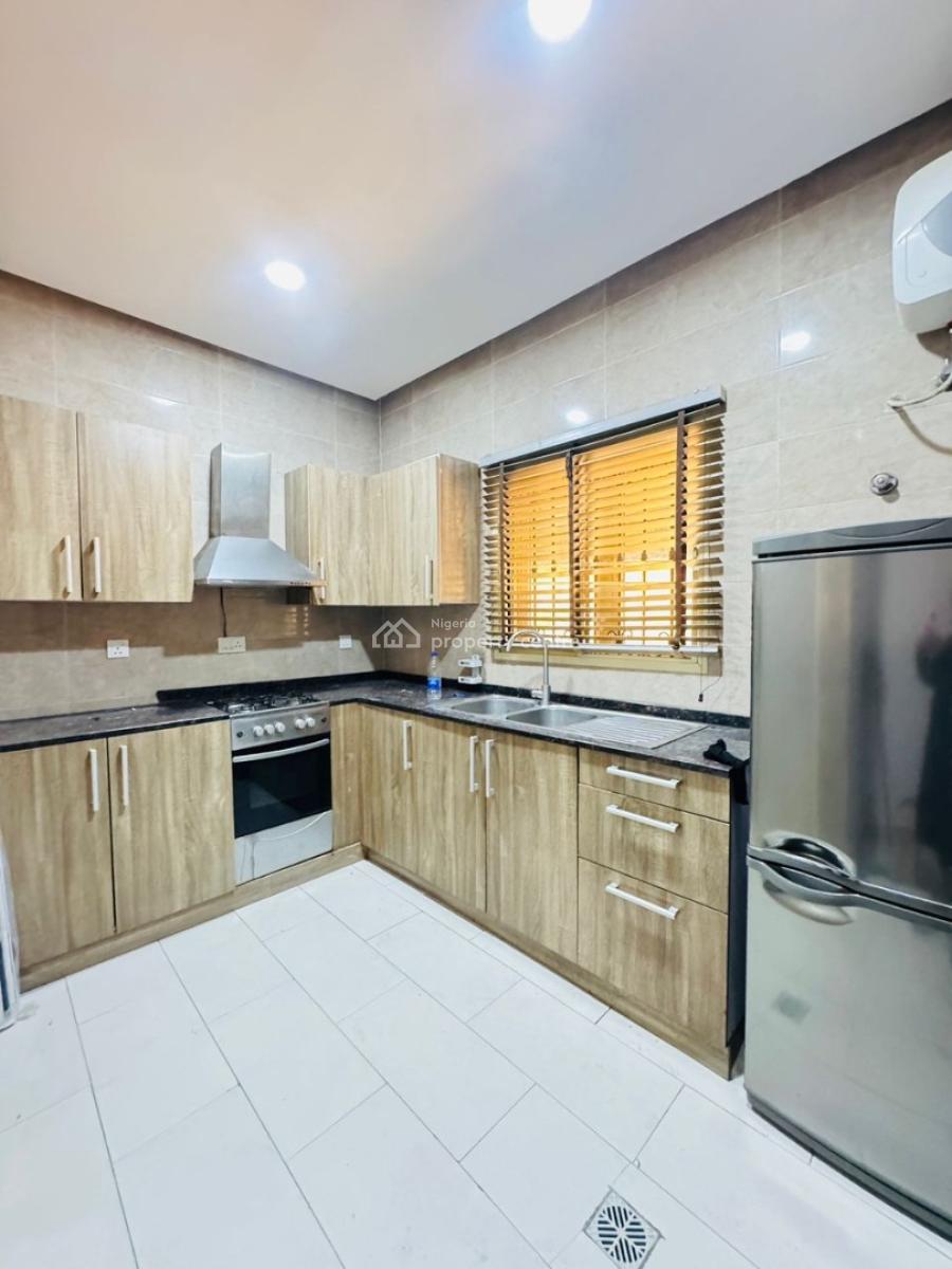 Exquisitely Built 2 Bedroom Apartment, Lekki Phase 1, Lekki, Lagos, Flat / Apartment for Rent